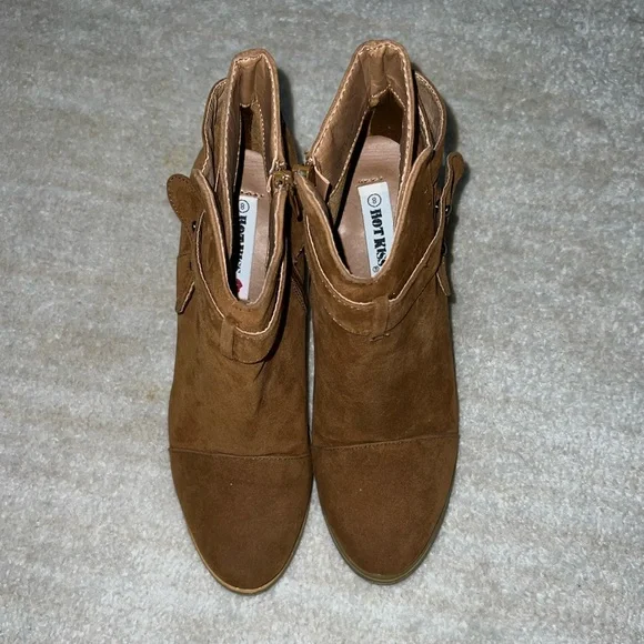 Hot Kiss Suede Wedges, perfect for fall! - Picture 2 of 6